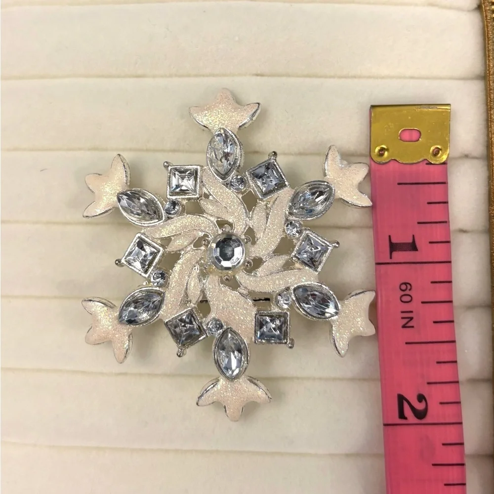 Sparkling Resin Snowflake Brooch Pin‎ Clear Rhinestones Estate Wedding Christmas